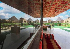 Bar (on property) - Nefertiti pyramids (Giza)