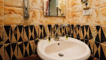 Luxury Double Room, 1 King Bed, Private Bathroom, Mountain View | Bathroom | Combined shower/tub, free toiletries, hair dryer, towels