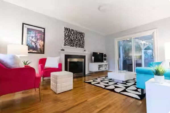 تلفزيون ذكي، كُتُب، مكتبة موسيقى