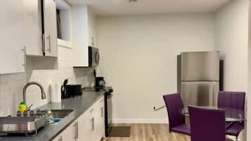 Micro-ondes, four, plaque de cuisson