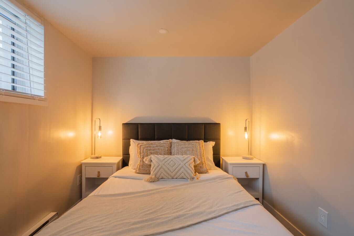 4 habitaciones, escritorio, tabla de planchar con plancha y wifi gratis 