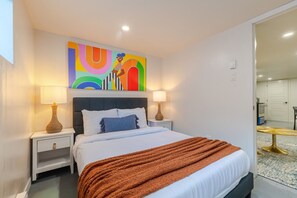 3 habitaciones, escritorio, tabla de planchar con plancha y wifi gratis 