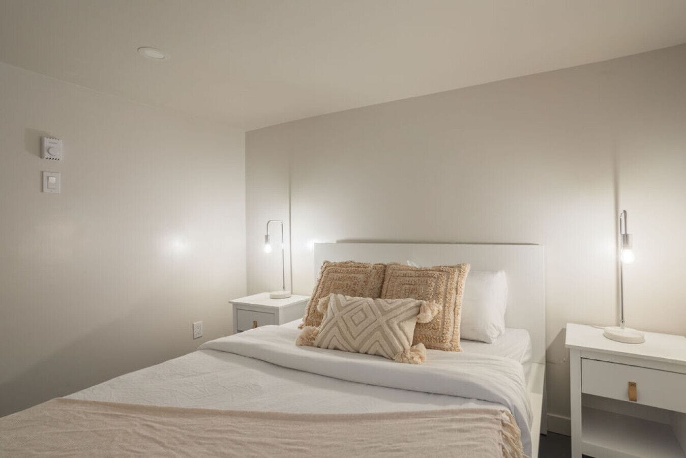 4 habitaciones, escritorio, tabla de planchar con plancha y wifi gratis 