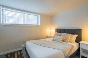 3 bedrooms, desk, iron/ironing board, free WiFi