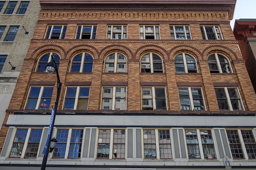 Cozy 1bedroom Apt Loft Style in welcoming Hartford with WiFi, AC, Elevator