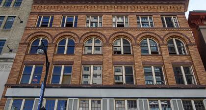 Cozy 1bedroom Apt Loft Style in welcoming Hartford with WiFi, AC, Elevator