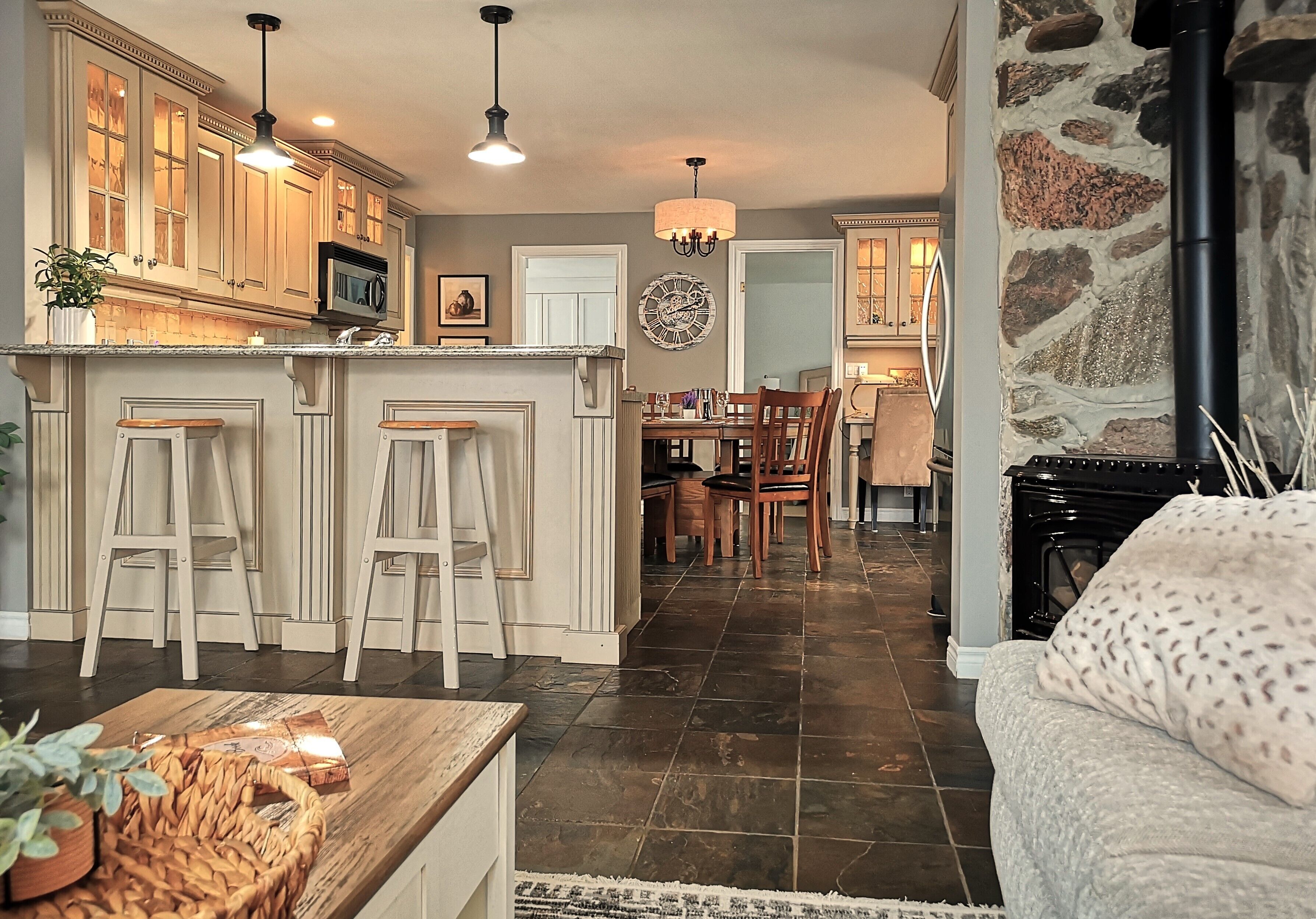 TV, fireplace, offices