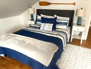 4 bedrooms, iron/ironing board, WiFi, bed sheets - Riverside Retreat with Hot Tub (Walkerton)