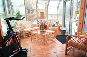 المنشأة من الداخل