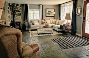 电视、壁炉、办公室