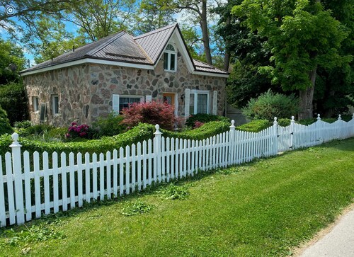 Riverside Retreat with Hot Tub