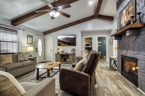 智能电视、壁炉、电子游戏、桌上足球