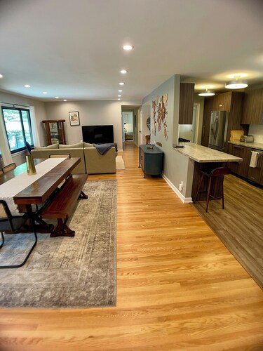 Peaceful Forest Home, 5 Minutes From Downtown!