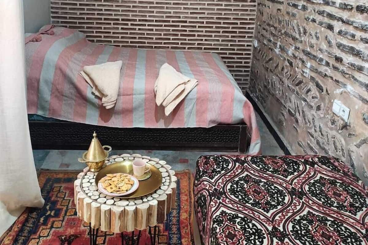 واي فاي مجانًا وملاءات أسرّة