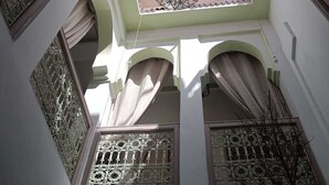 A room with a skylight, decorative ironwork, and a view of the sky. - Dar Le Monde (Marrakech)