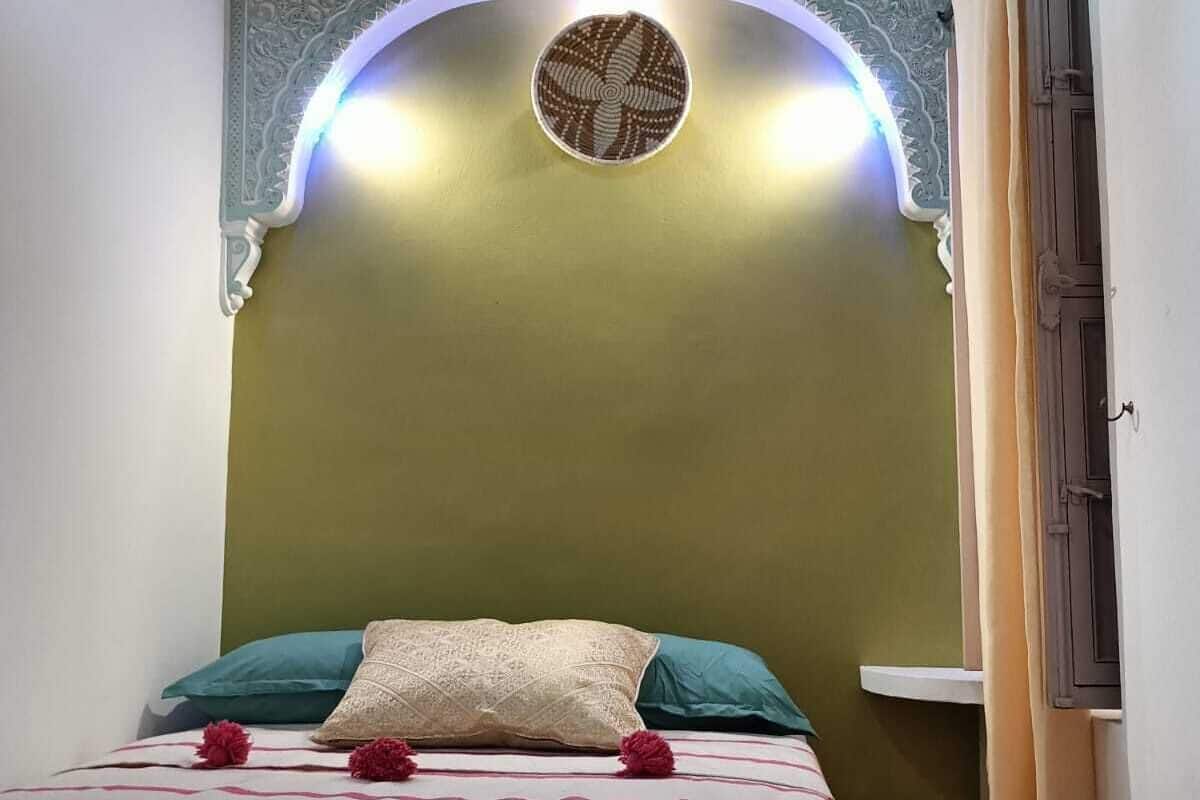 واي فاي مجانًا وملاءات أسرّة