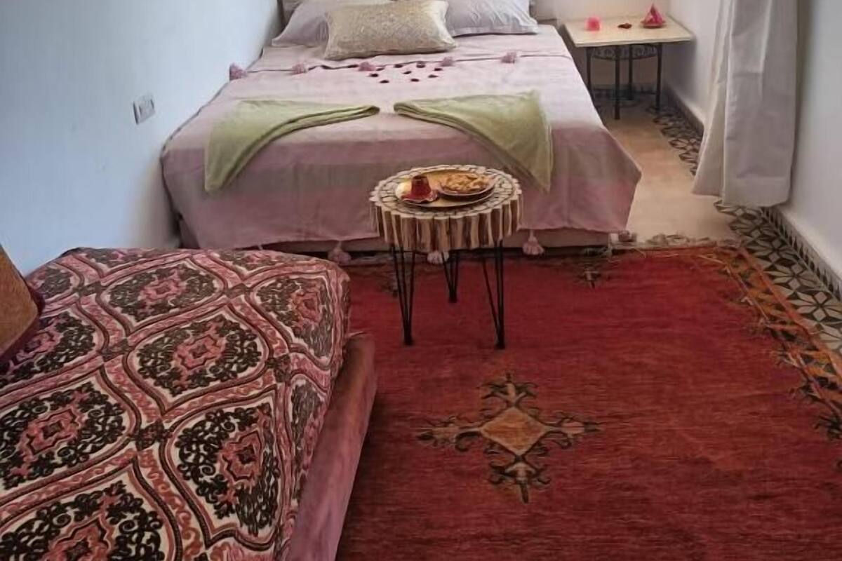 واي فاي مجانًا وملاءات أسرّة