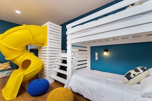 5 bedrooms, iron/ironing board, travel cot, free WiFi - Pickleball & Heated Pool & Game Room & Mini Golf (San Antonio)