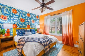 5 chambres, fer et planche à repasser, lit de bébé portatif