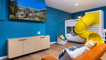 5 Schlafzimmer, Bügeleisen/Bügelbrett, Reisekinderbett, kostenloses WLAN