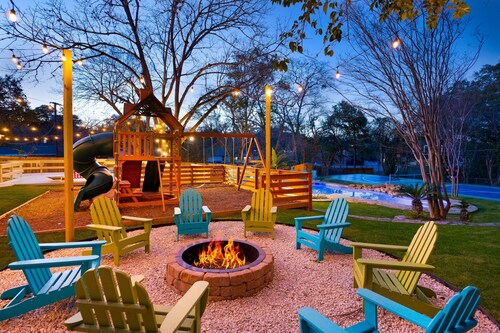 Pickleball & Heated Pool & Game Room & Mini Golf