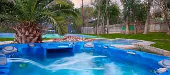 Pickleball & Heated Pool & Game Room & Mini Golf
