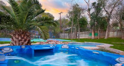Pickleball & Heated Pool & Game Room & Mini Golf