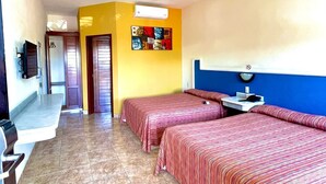 Double Room, 2 Double Beds, Non Smoking, City View - La Palapa hotel familiar (Mazatlán)