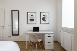 2 bedrooms, desk, iron/ironing board, WiFi