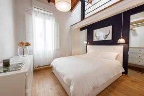 2 室のベッドルーム、デスク、アイロン / アイロン台、WiFi