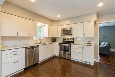 Modern 3-Bed,2-Bath Retreat