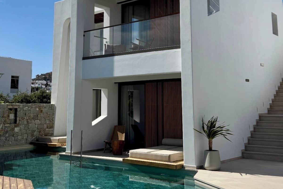 Poolside, Swim-Up Suite | Premium bedding, down comforters, in-room safe, desk
