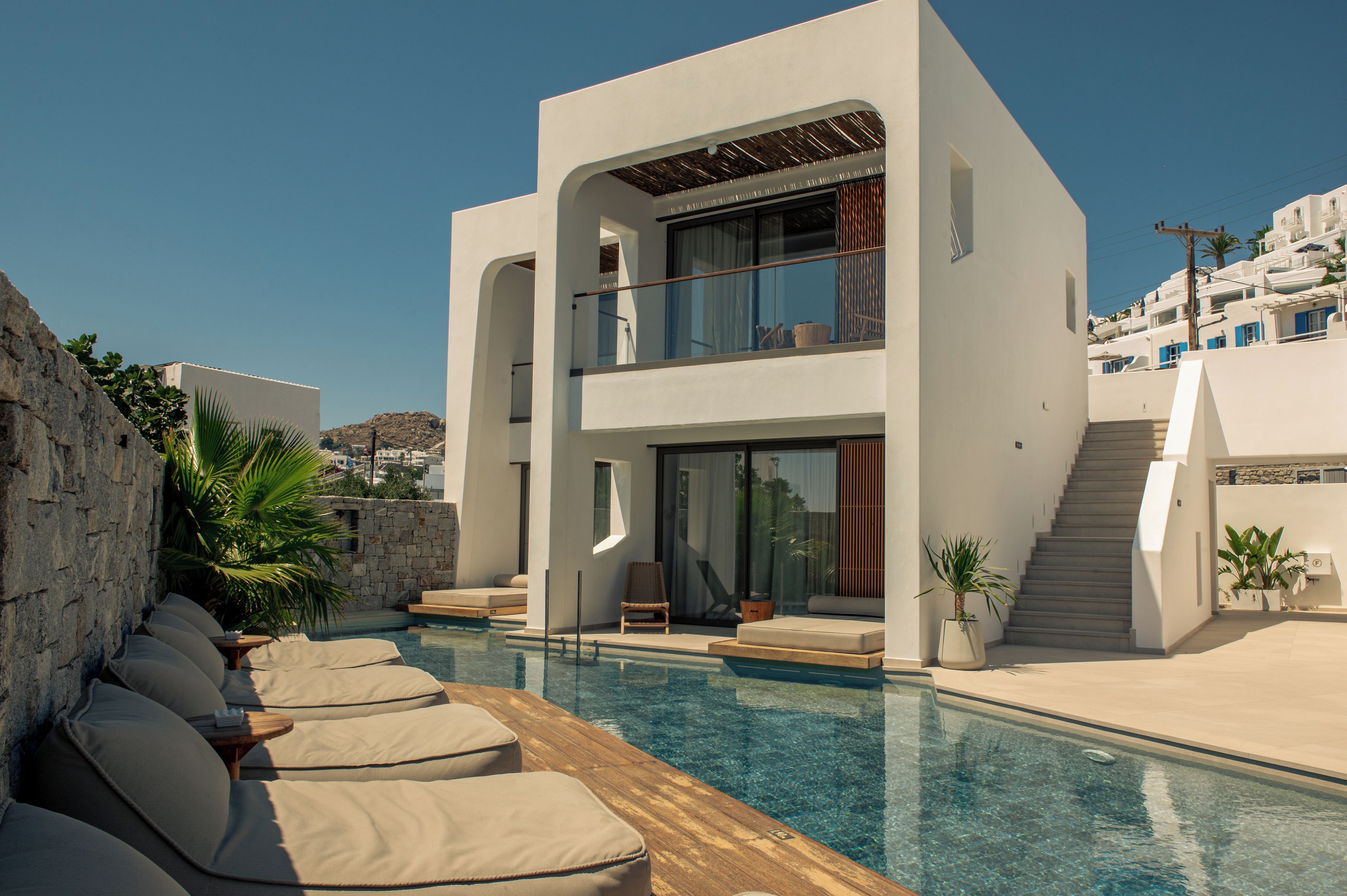 Poolside, Swim-Up Suite
