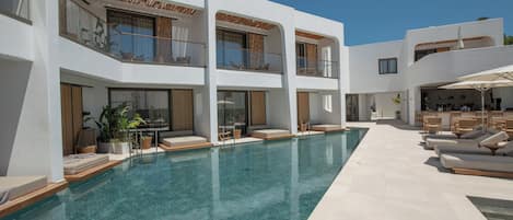 2 outdoor pools, pool umbrellas, sun loungers
