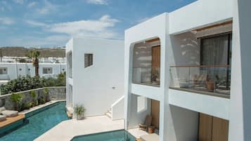 2 outdoor pools, pool umbrellas, pool loungers
