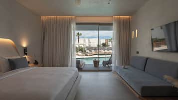 Poolside, Swim-Up Suite | Premium bedding, down comforters, in-room safe, desk