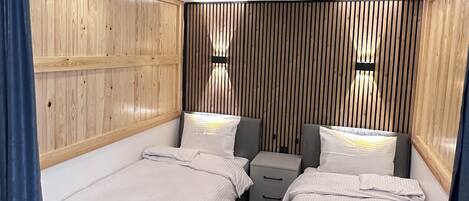 2 habitaciones, tabla de planchar con plancha, wifi y ropa de cama