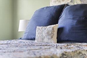 4 bedrooms, desk, iron/ironing board, free WiFi