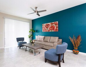 Exterior - Amazing Townhome With Lake View at Storey Lake Resort (Kissimmee)