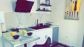 Wasserkocher mit Kaffee-/Teezubehör, Wasserkocher, Toaster, Esstisch