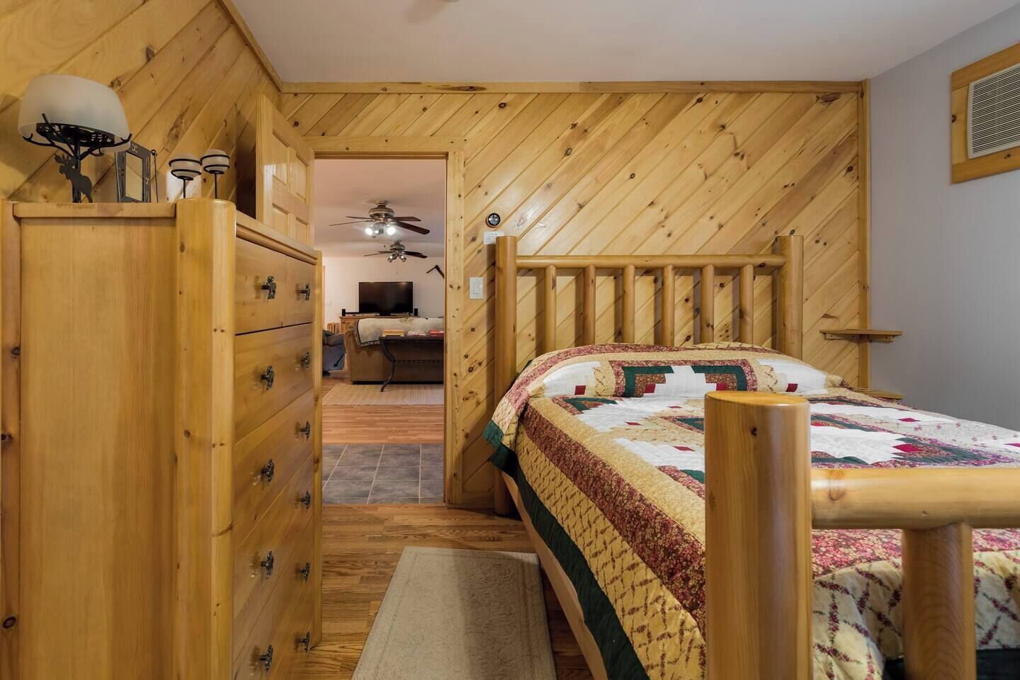 3 soverom, strykejern/-brett, wi-fi og sengetøy