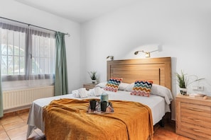 Iron/ironing board, free WiFi, bed sheets