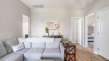 Älytelevisio, pöytäjalkapallopöytä, pöytätennispöytä