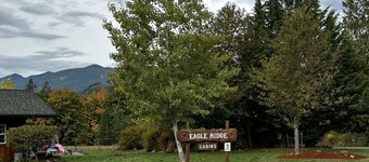 Welcome to your year-round mountain getaway and historic ranch in the foothills of the North Cascades!