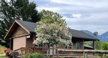 Welcome to your year-round mountain getaway and historic ranch in the foothills of the North Cascades!