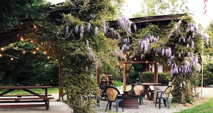 Welcome to your year-round mountain getaway and historic ranch in the foothills of the North Cascades!