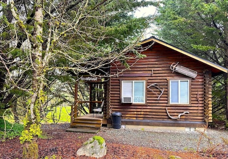 Exterior. Welcome to your year-round mountain getaway and historic ranch in the foothills of the North Cascades!