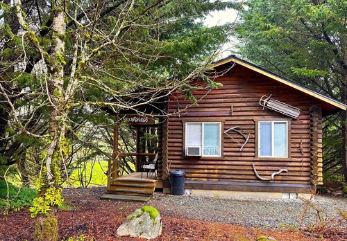 Welcome to your year-round mountain getaway and historic ranch in the foothills of the North Cascades!