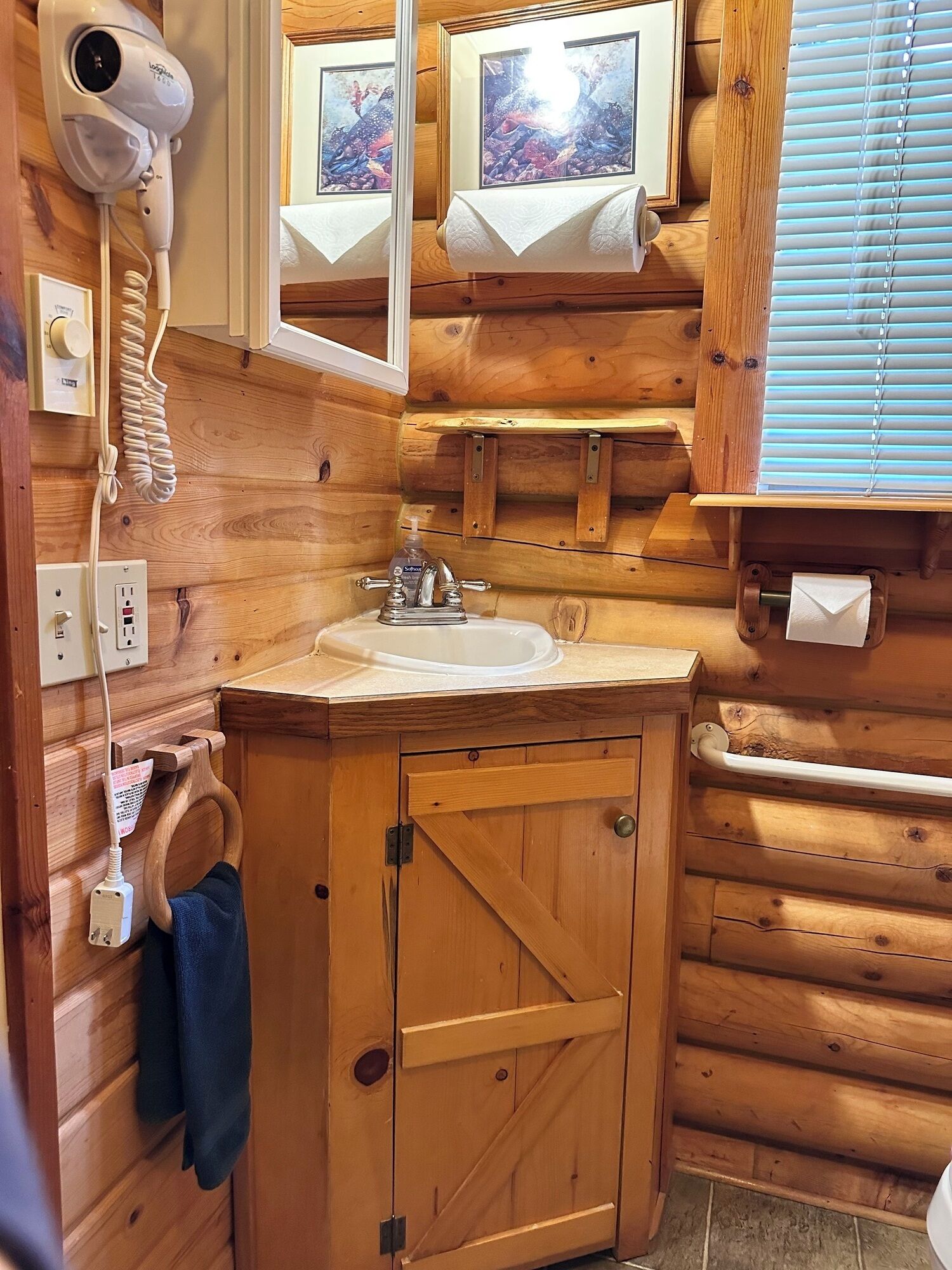 Dusch, hårtork och handdukar