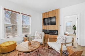 Téléviseur, foyer, bureau